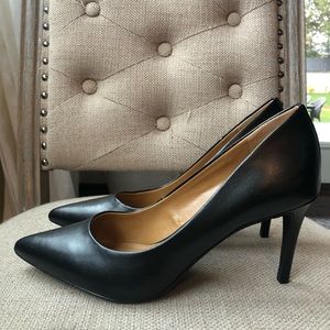 Black classic pumps NEW with tags.